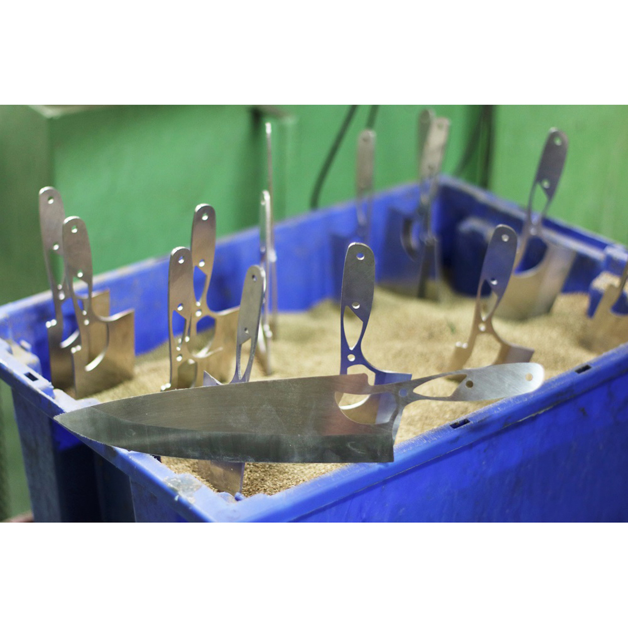 Polishing knife blanks